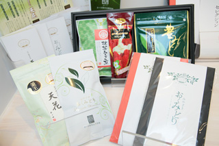 井ヶ田製茶北郷茶園の直営店オリジナル製品は、オンライショップからもご購入いただけます。