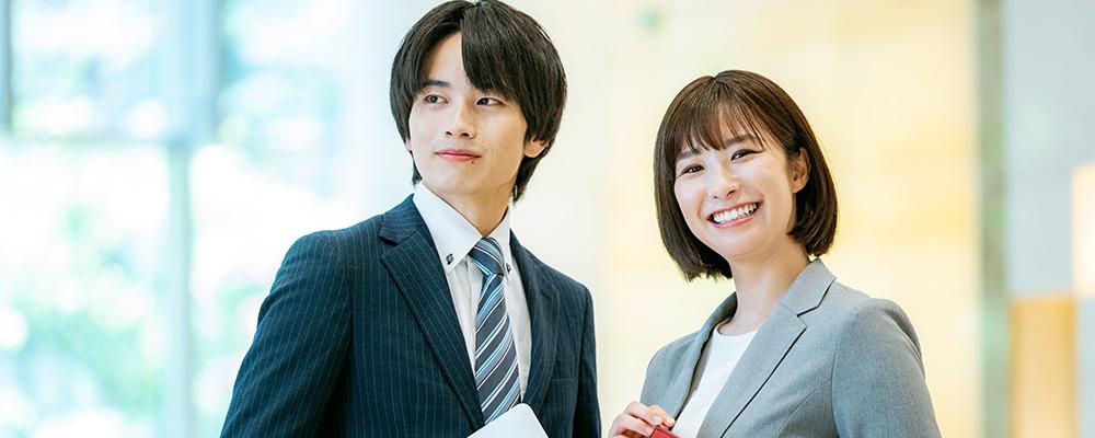 若手社員と先輩社員