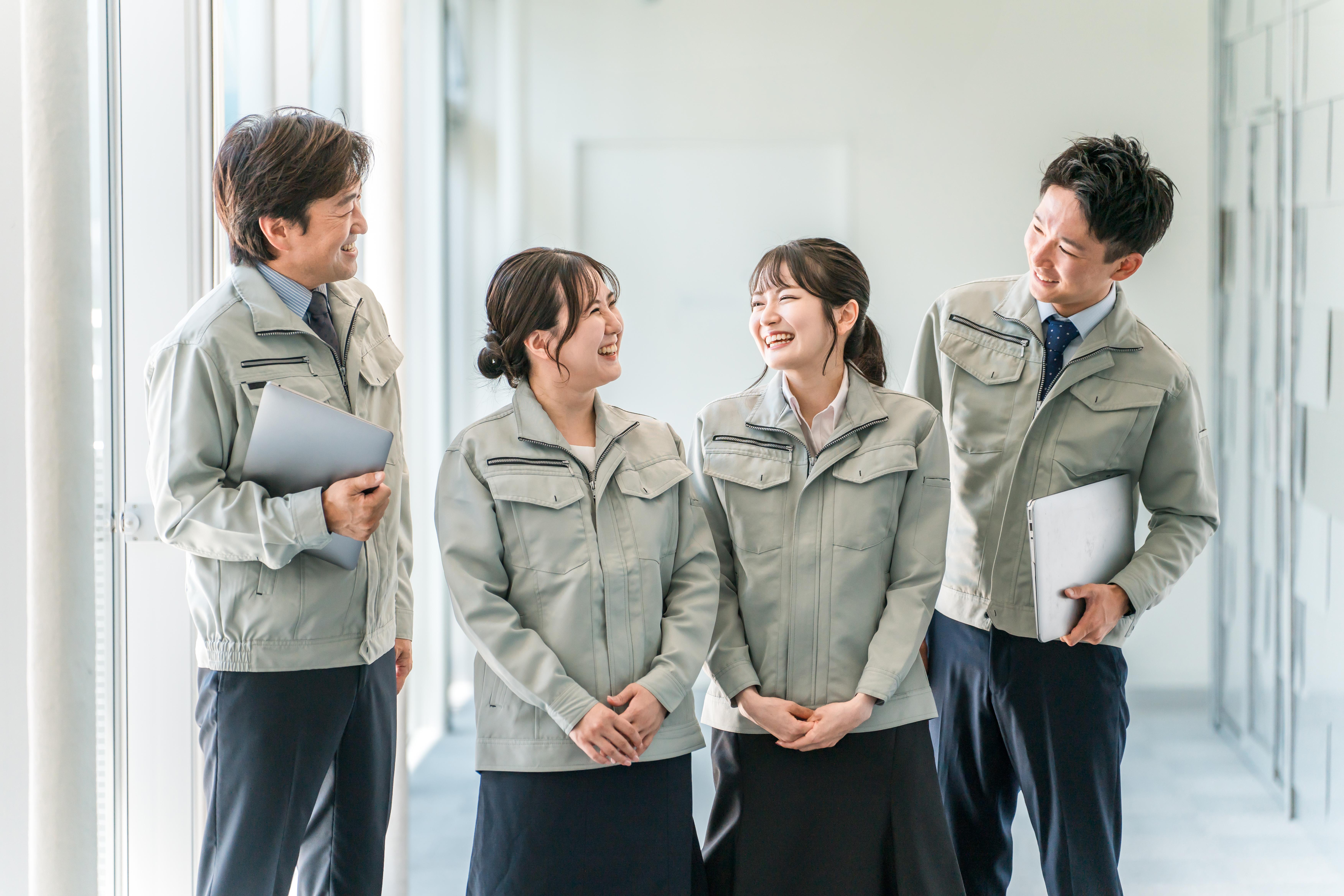 作業服を着たビジネスパーソン